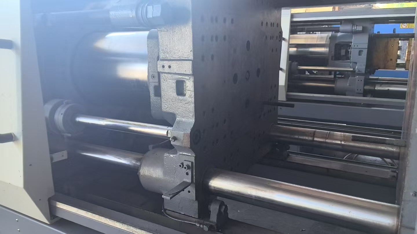 injection molding machine