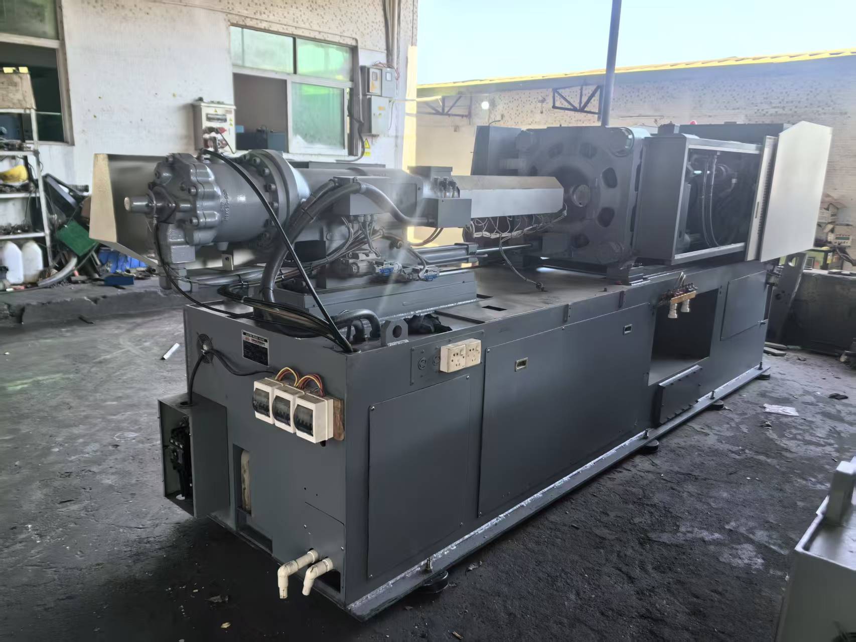 injection molding machine