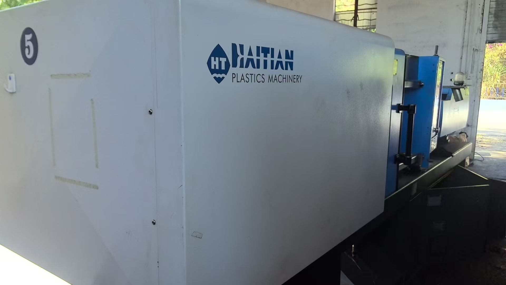 injection molding machine