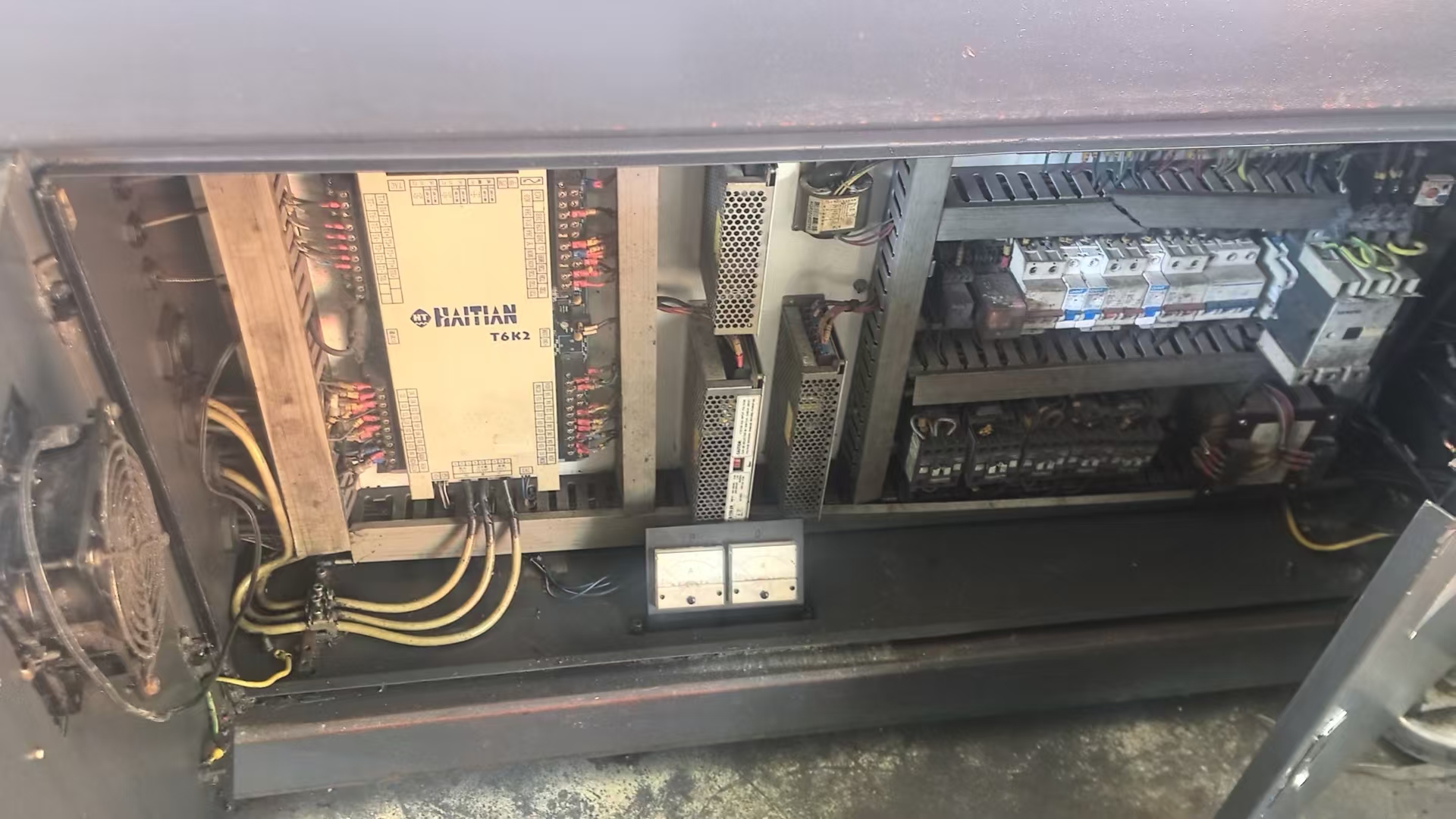 injection molding machine