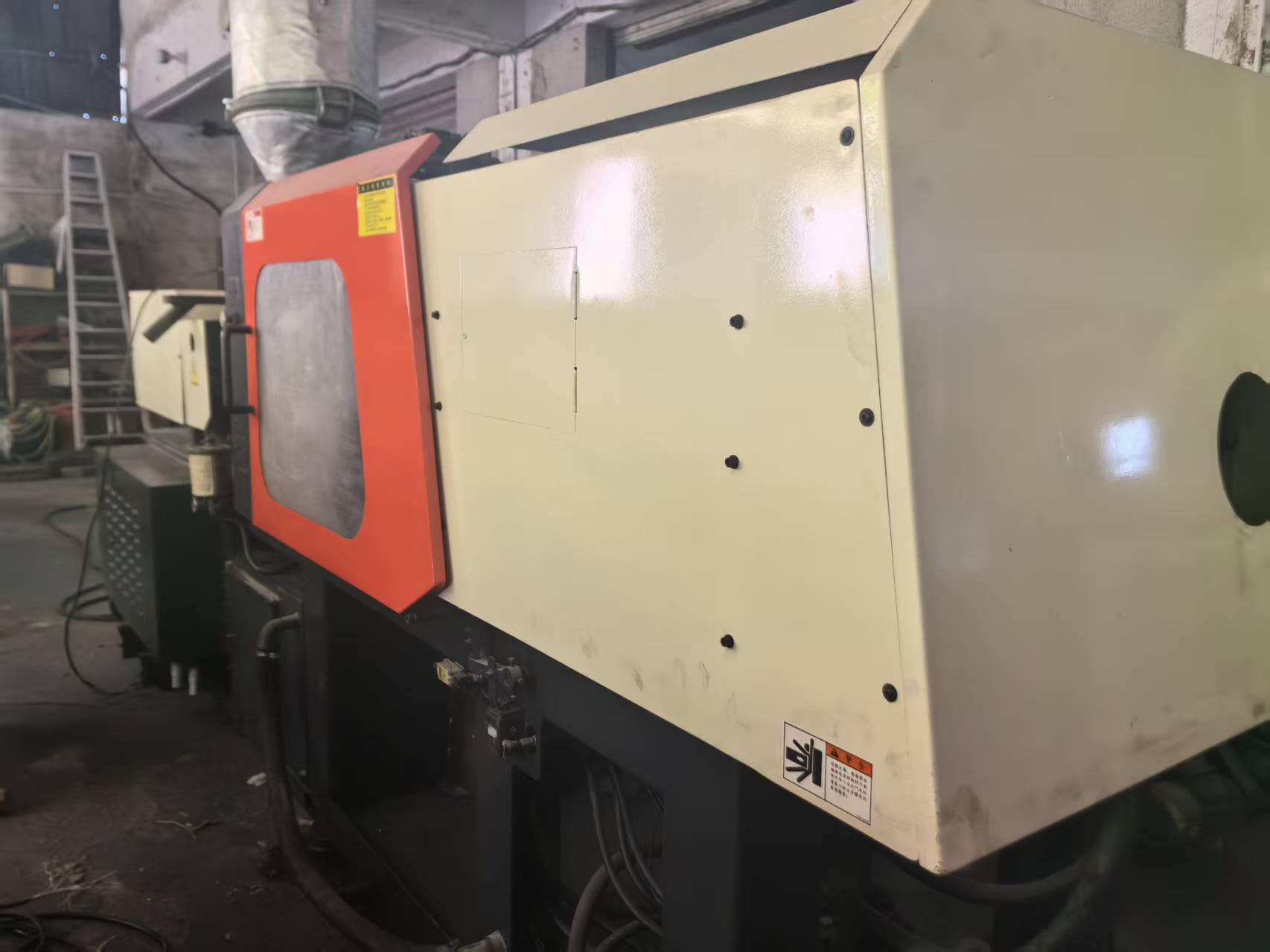 injection molding machine