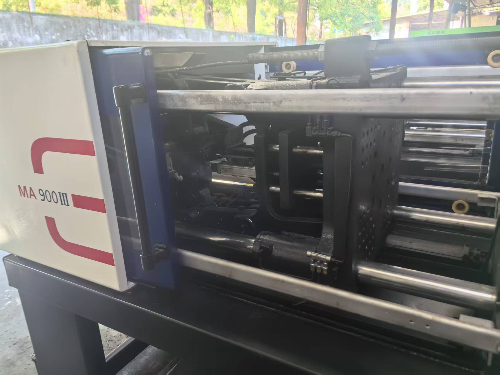 injection molding machine