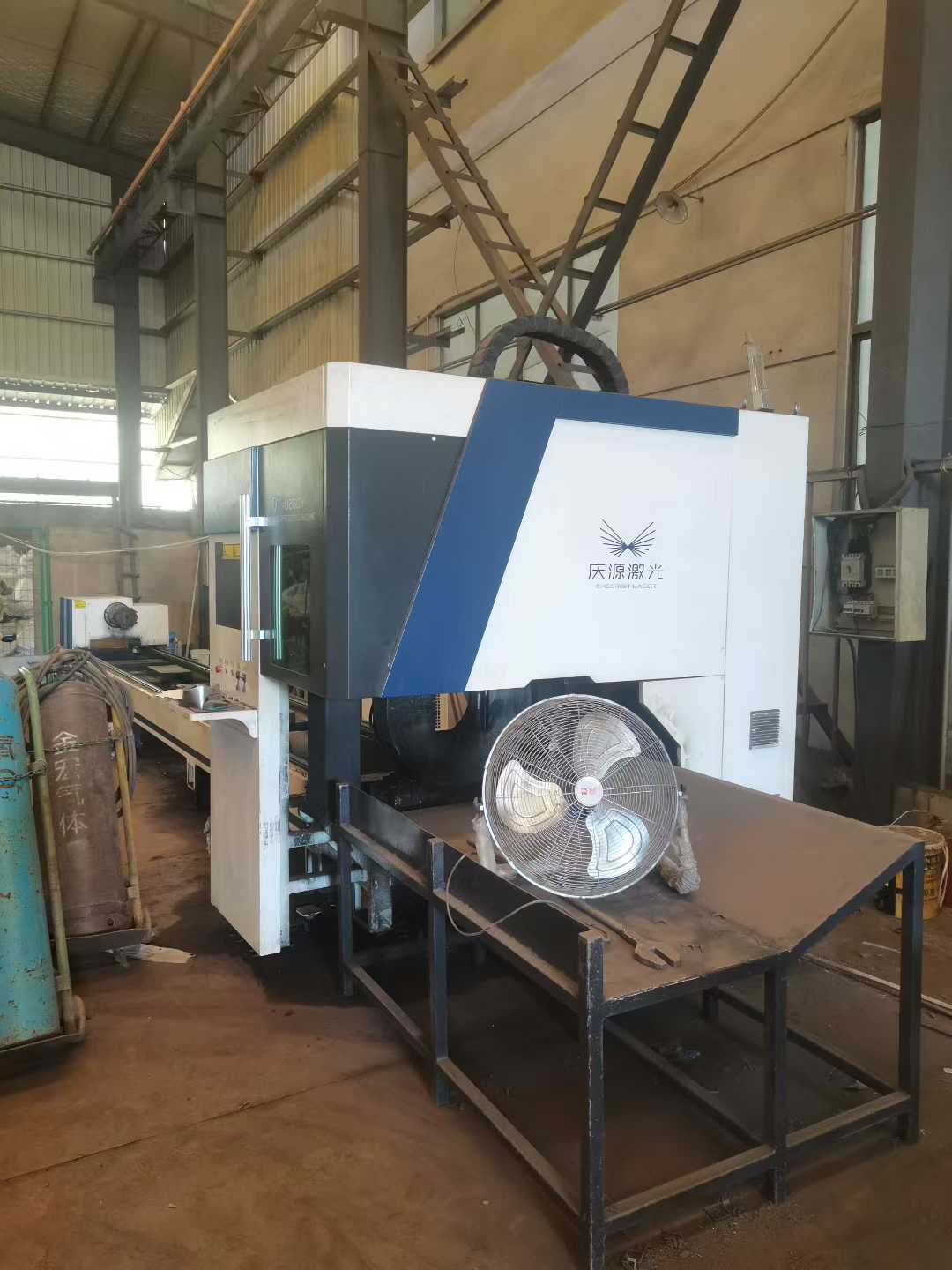 laser cutting machine