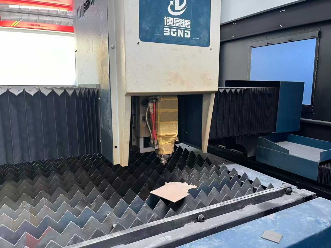 laser cutting machine