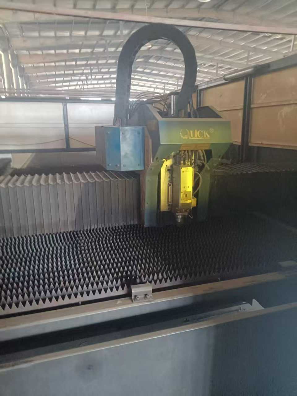 laser cutting machine