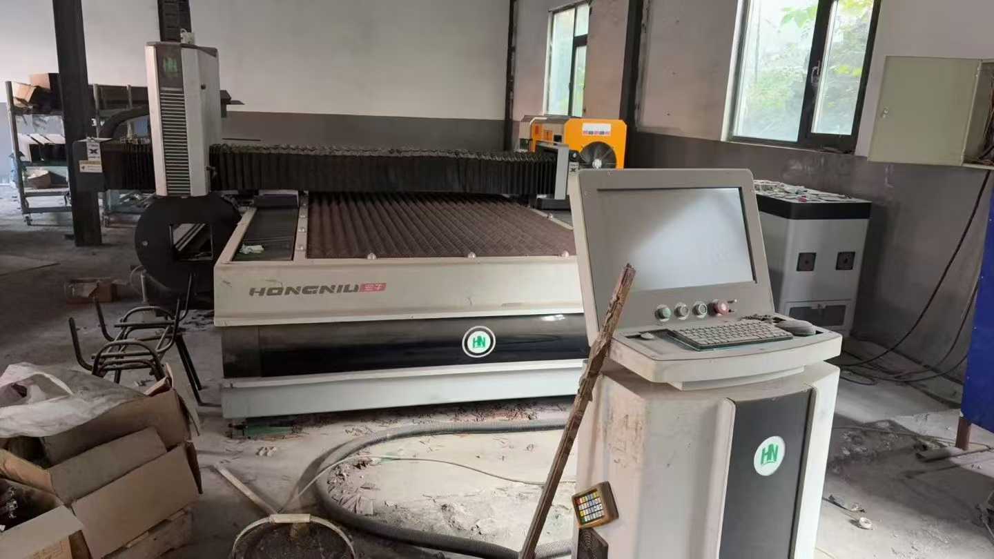 laser cutting machine