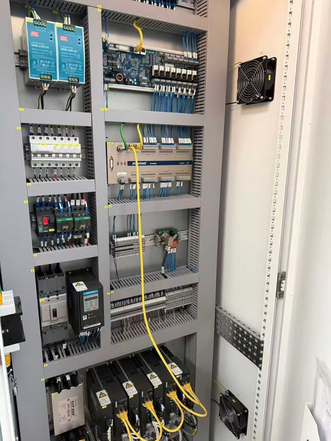 laser cutting machine