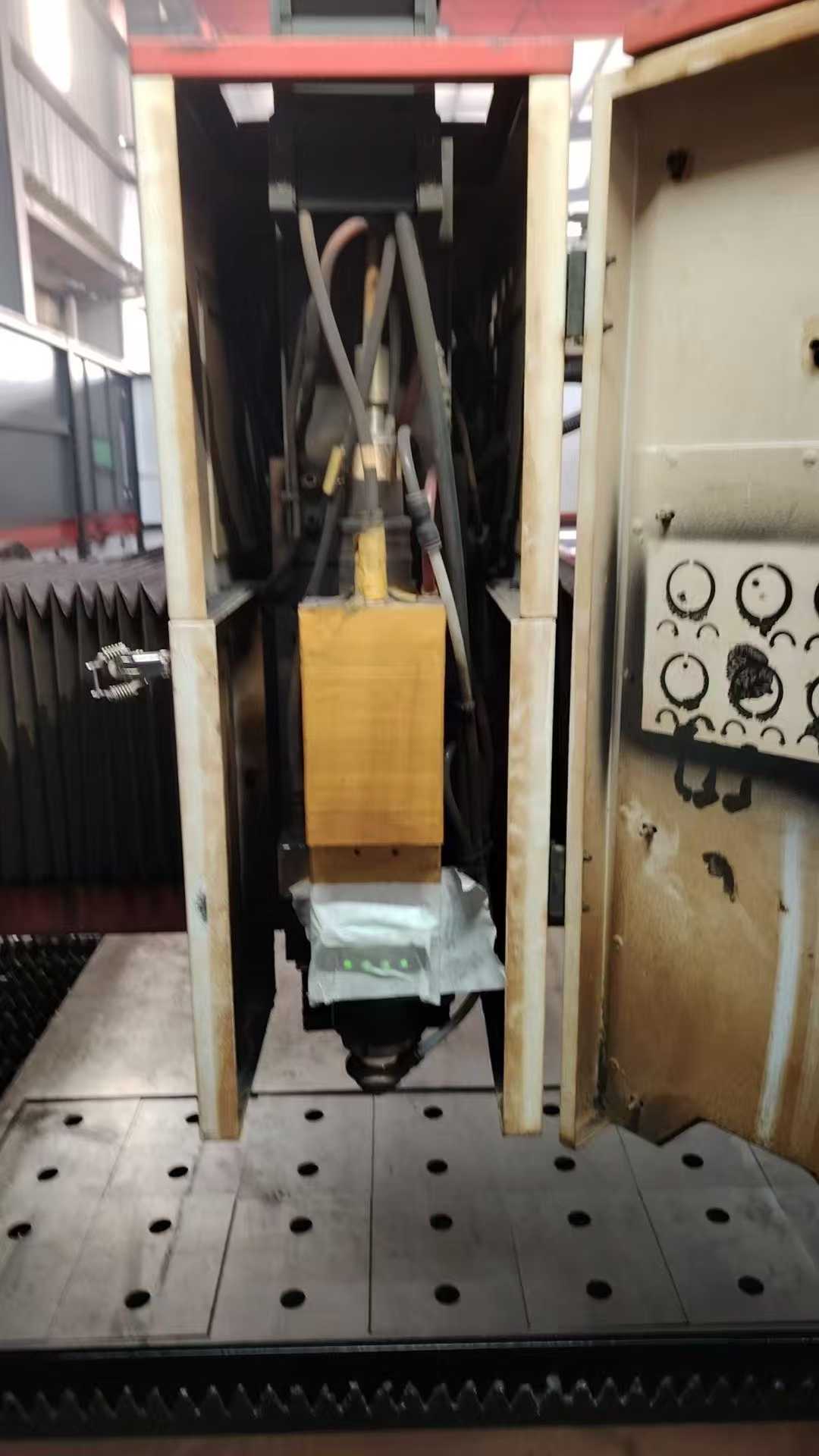 laser cutting machine