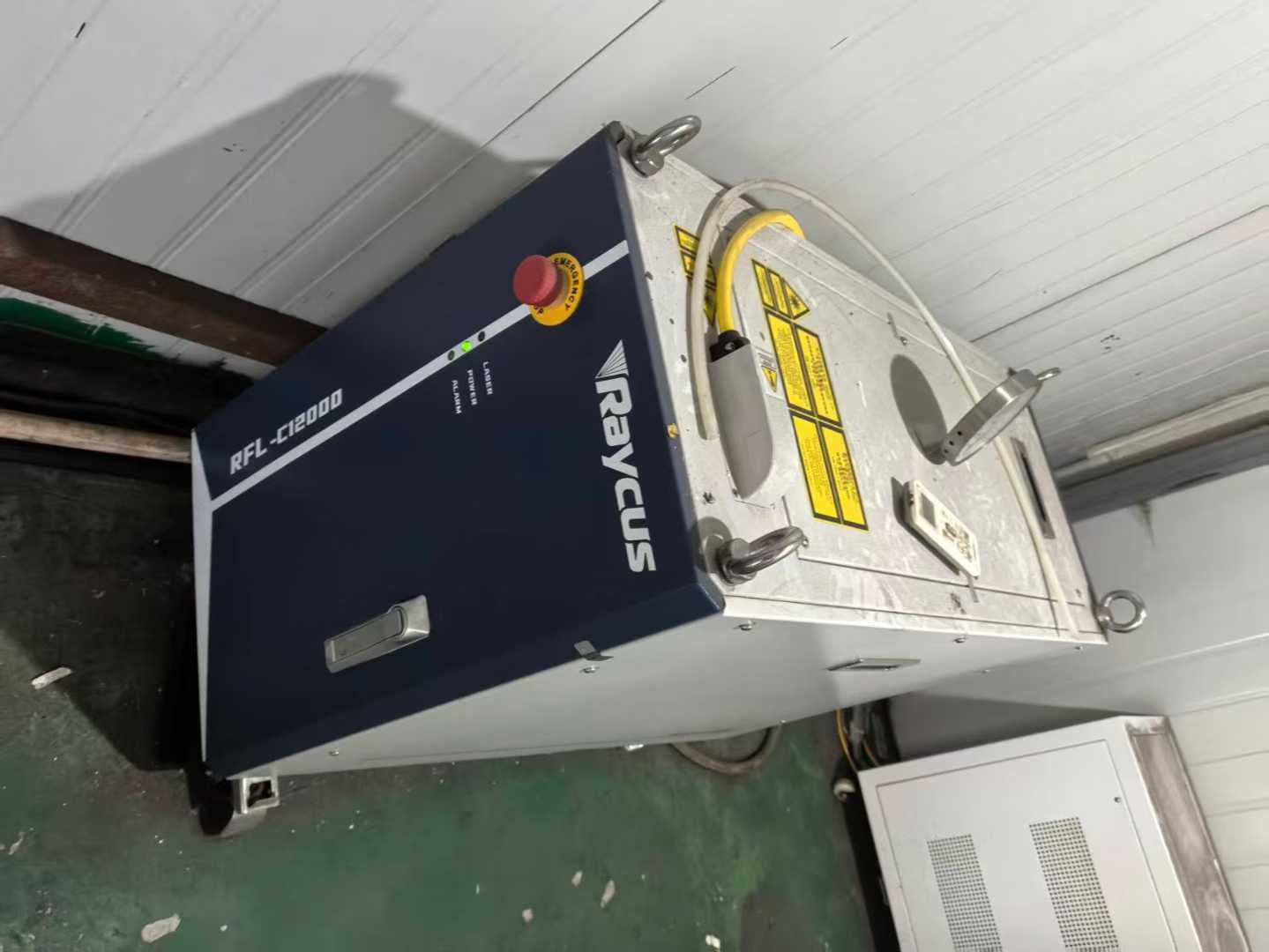 laser cutting machine