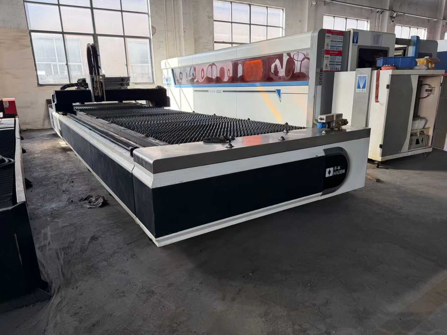 laser cutting machine