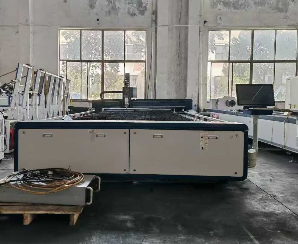 laser cutting machine
