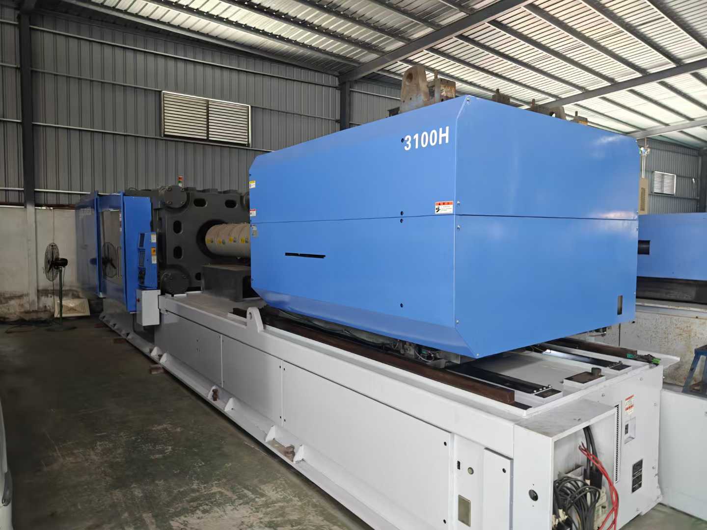 Injection molding machine.
