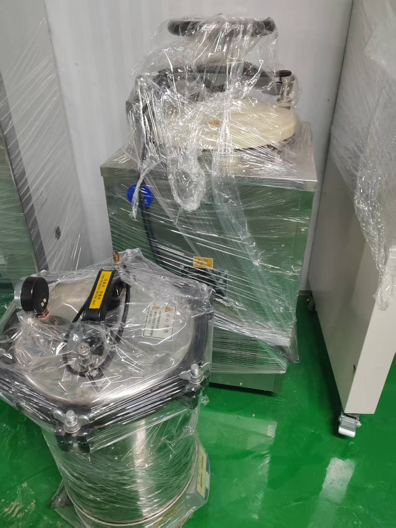 Biochemical incubator.