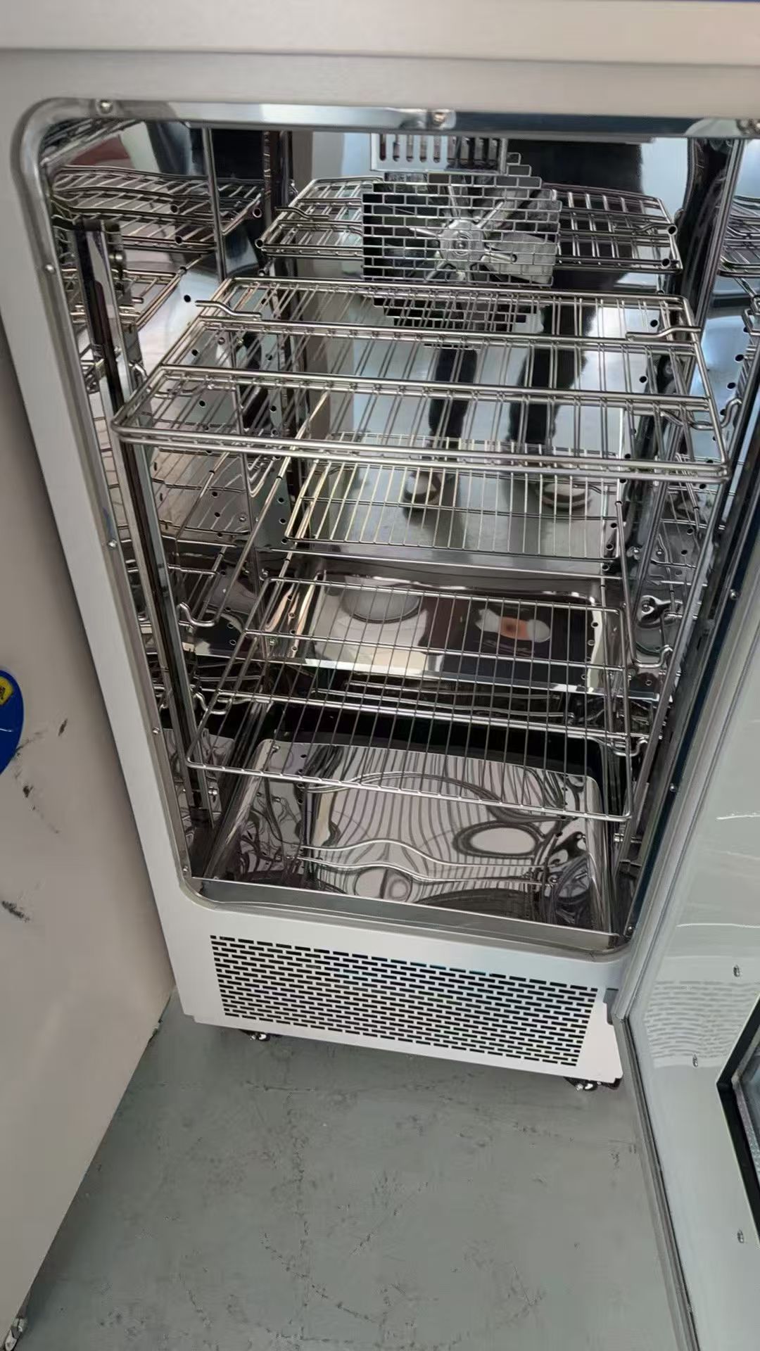 Biochemical incubator.