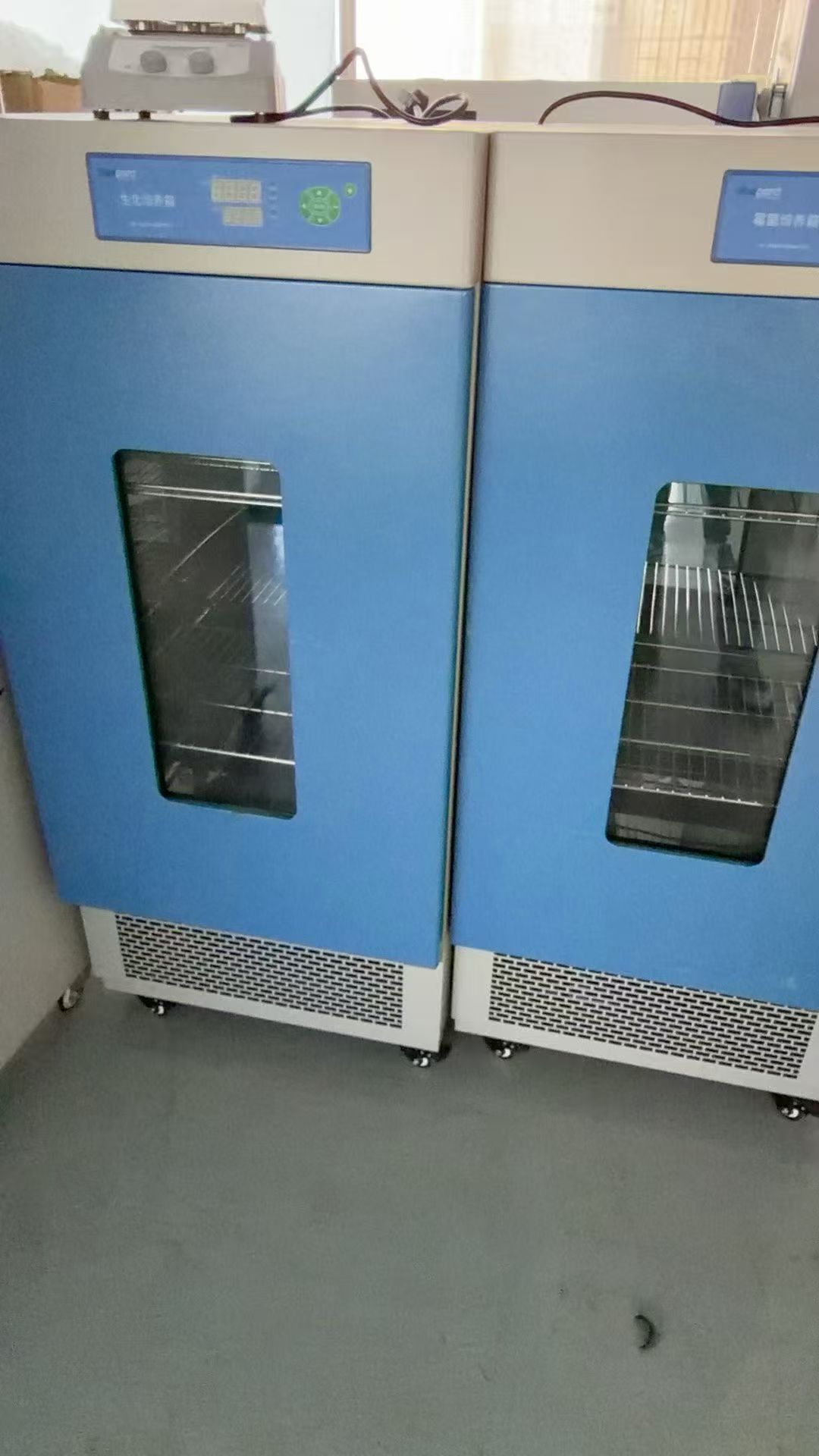 Biochemical incubator.