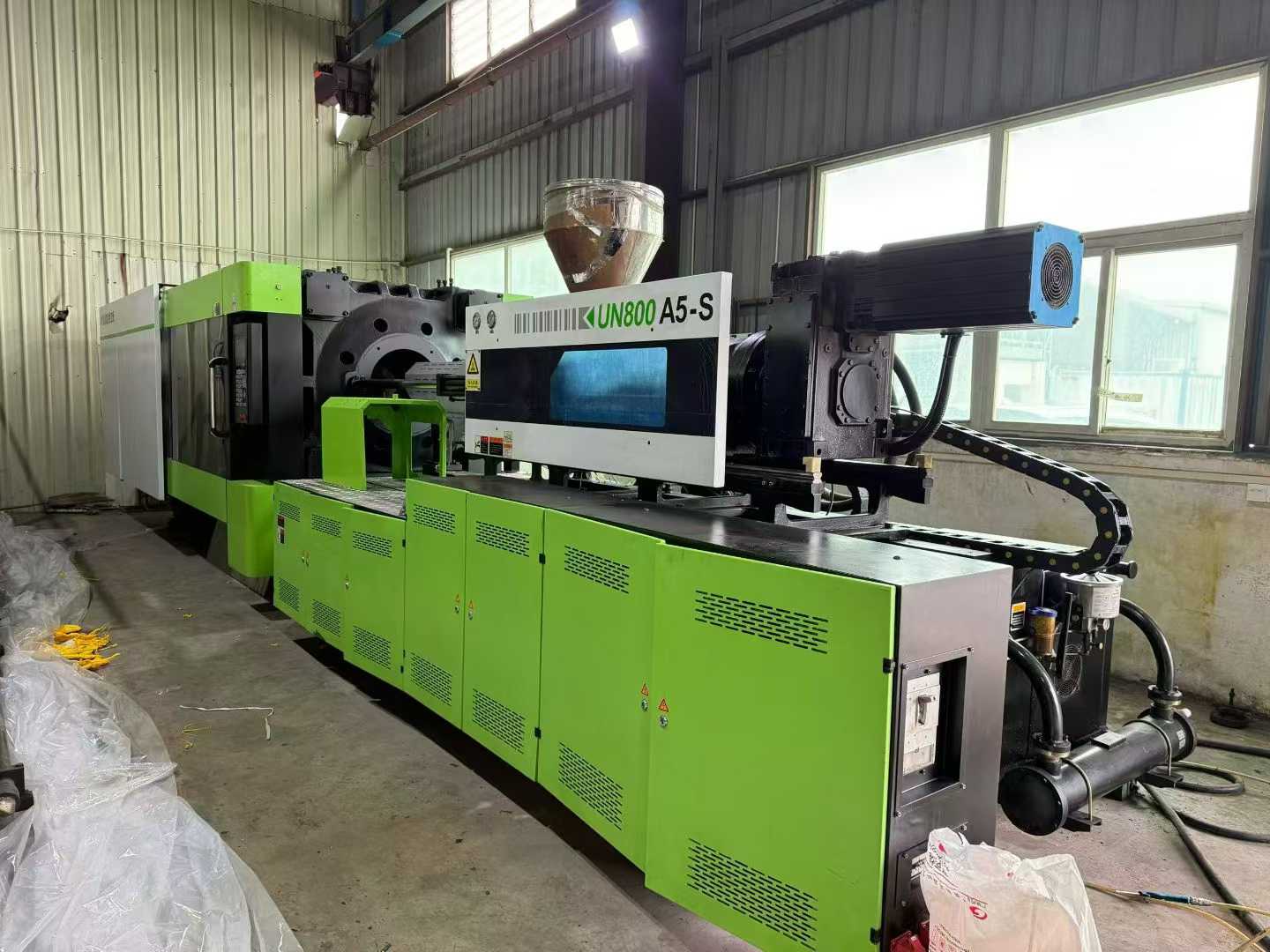 Injection molding machine.