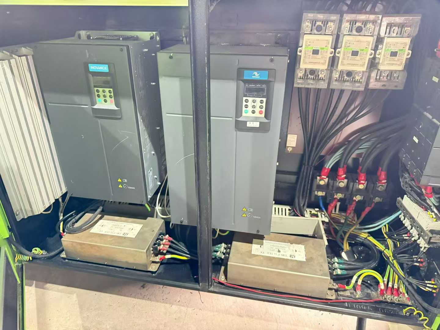 Injection molding machine.