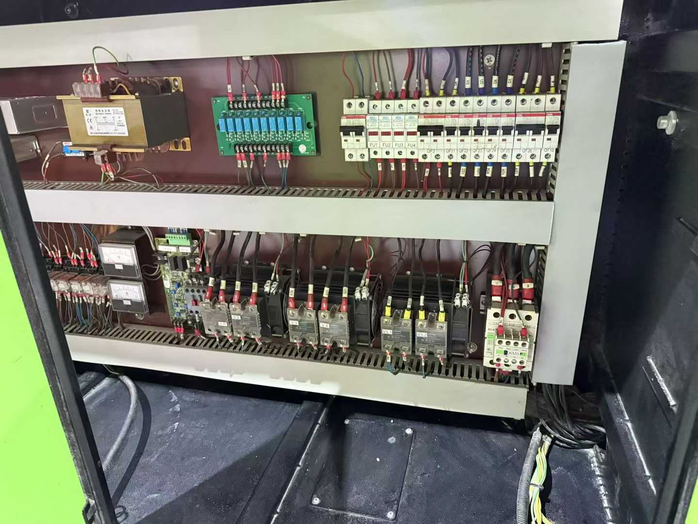 Injection molding machine.