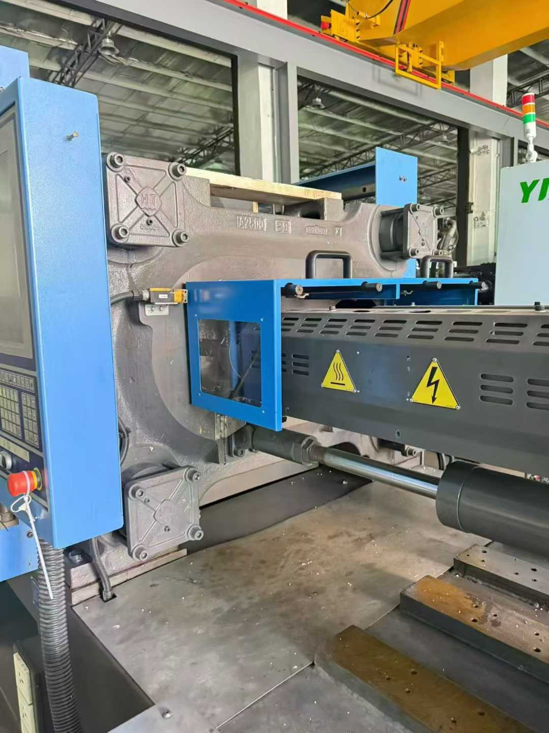 Injection molding machine.