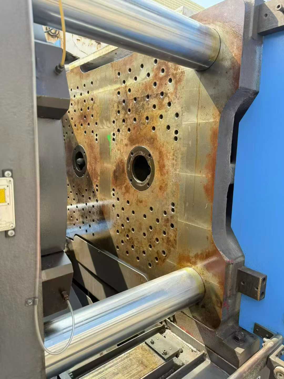 Injection molding machine.