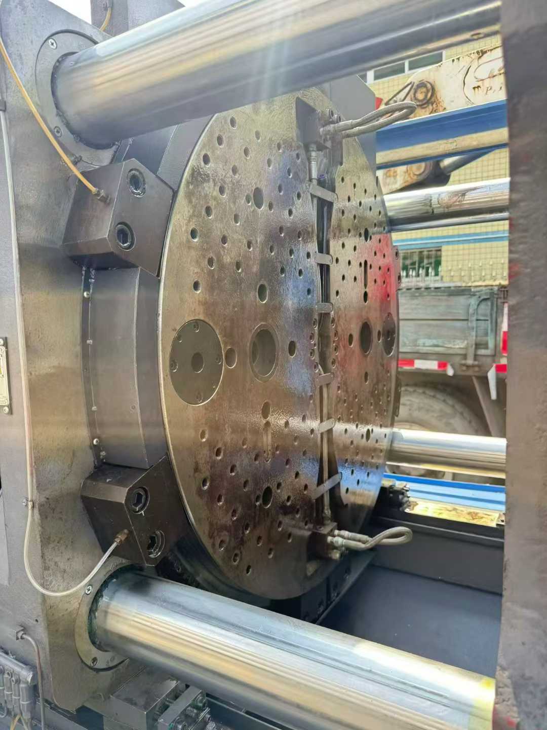 Injection molding machine.