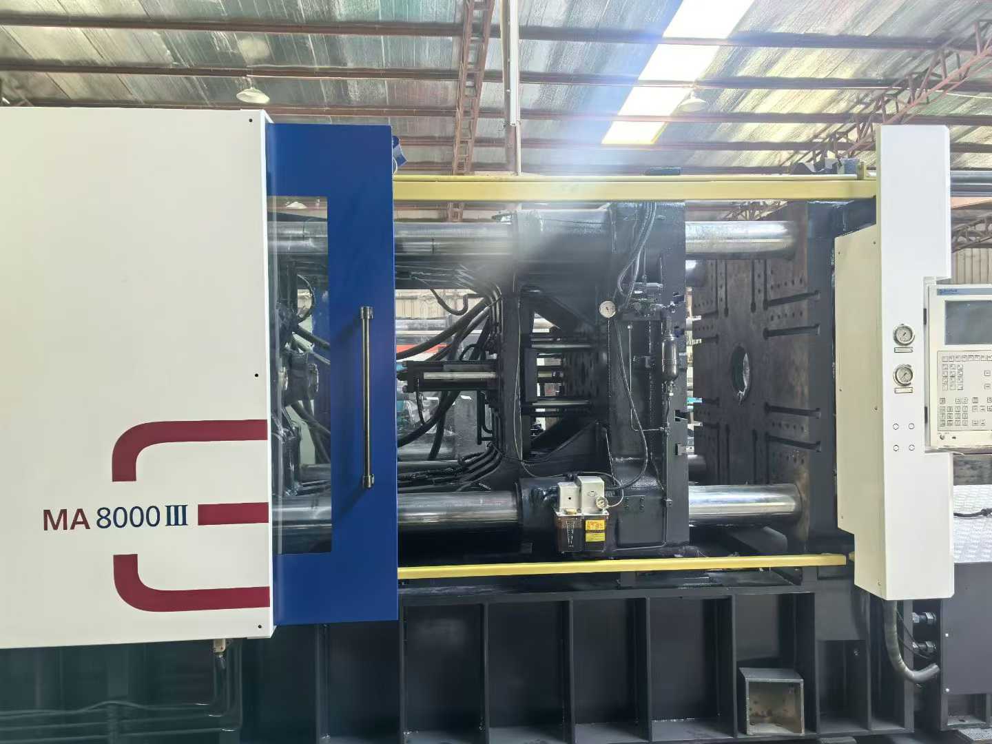 Injection molding machine.