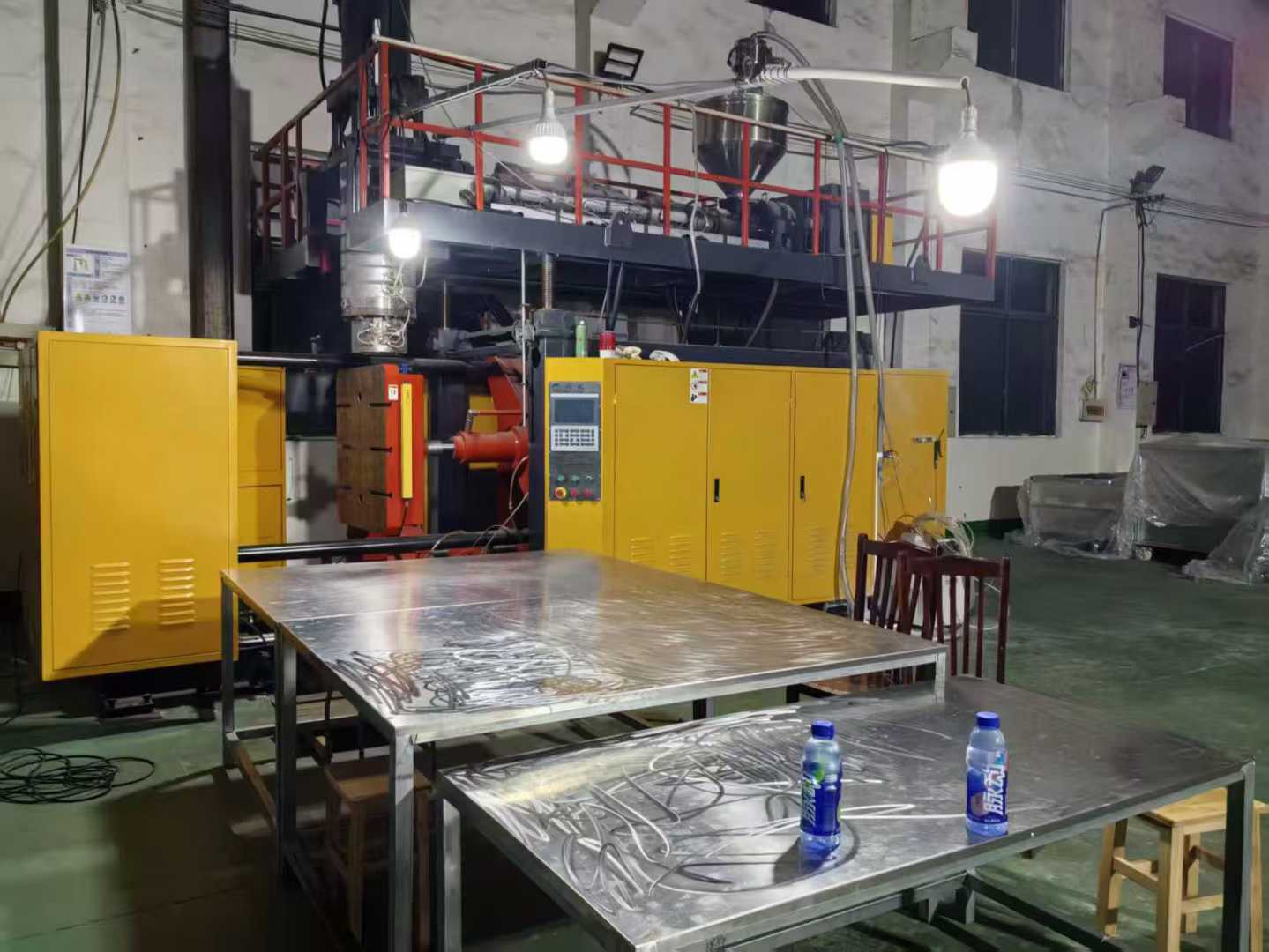 Blow molding machine.