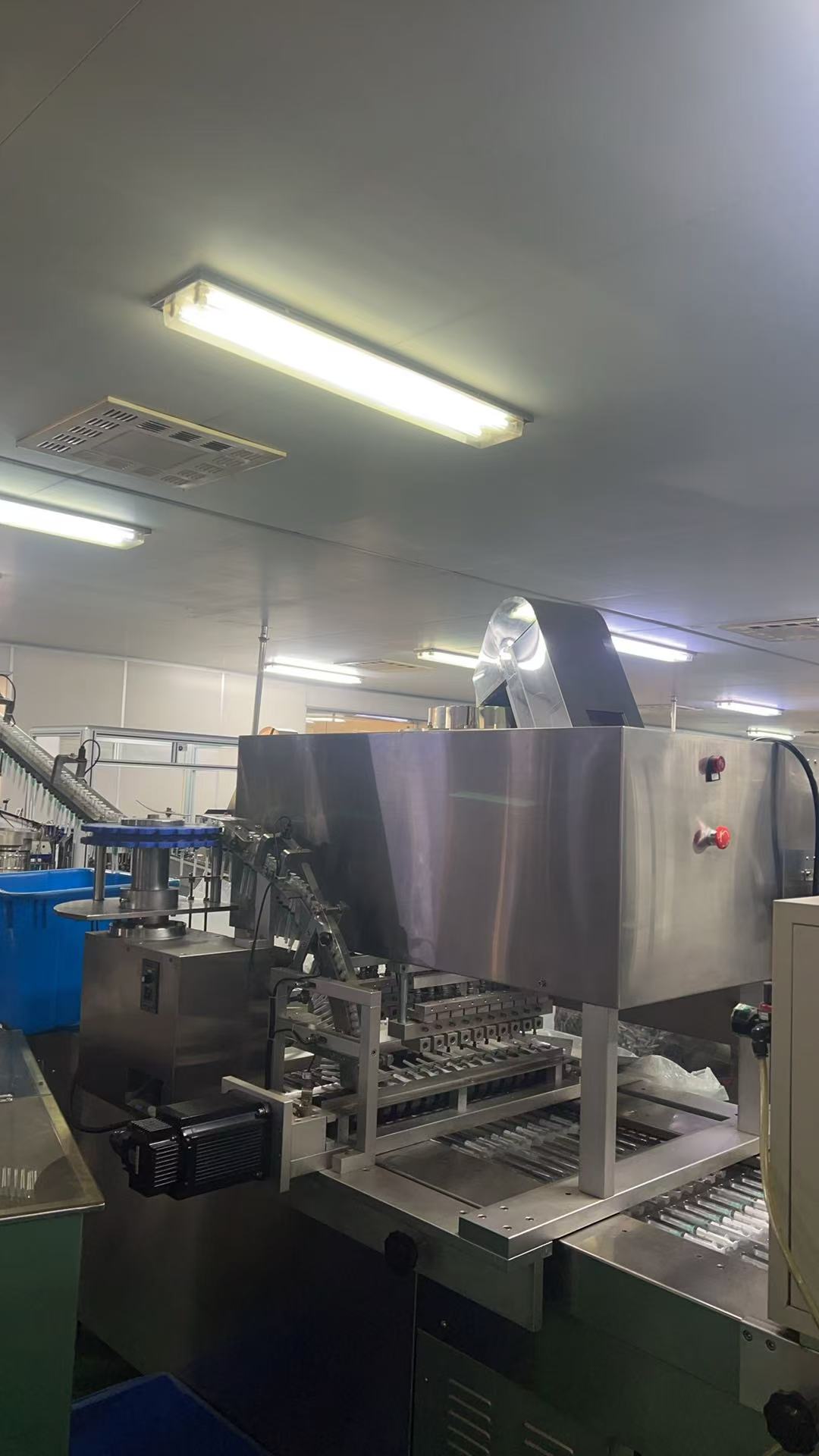 Syringe dispensing machine and needle tip dispensing machine.