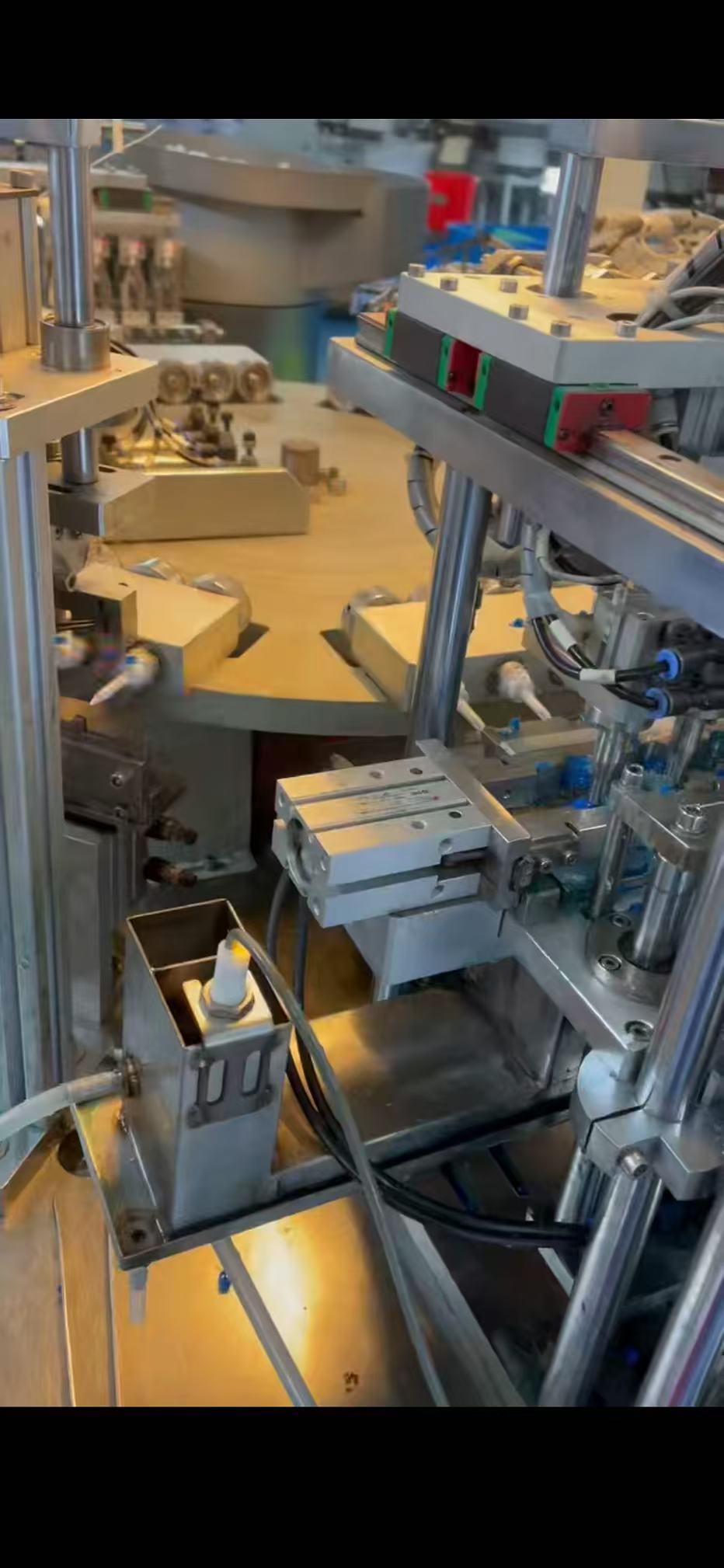 Six-piece infusion set equipment.