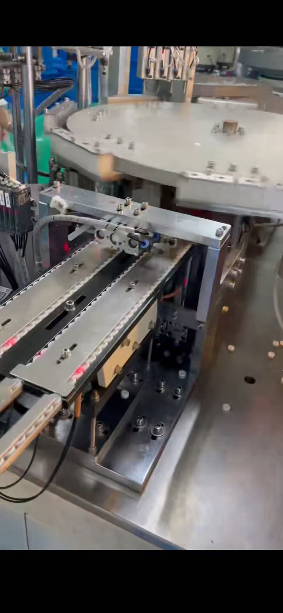 Six-piece infusion set equipment.