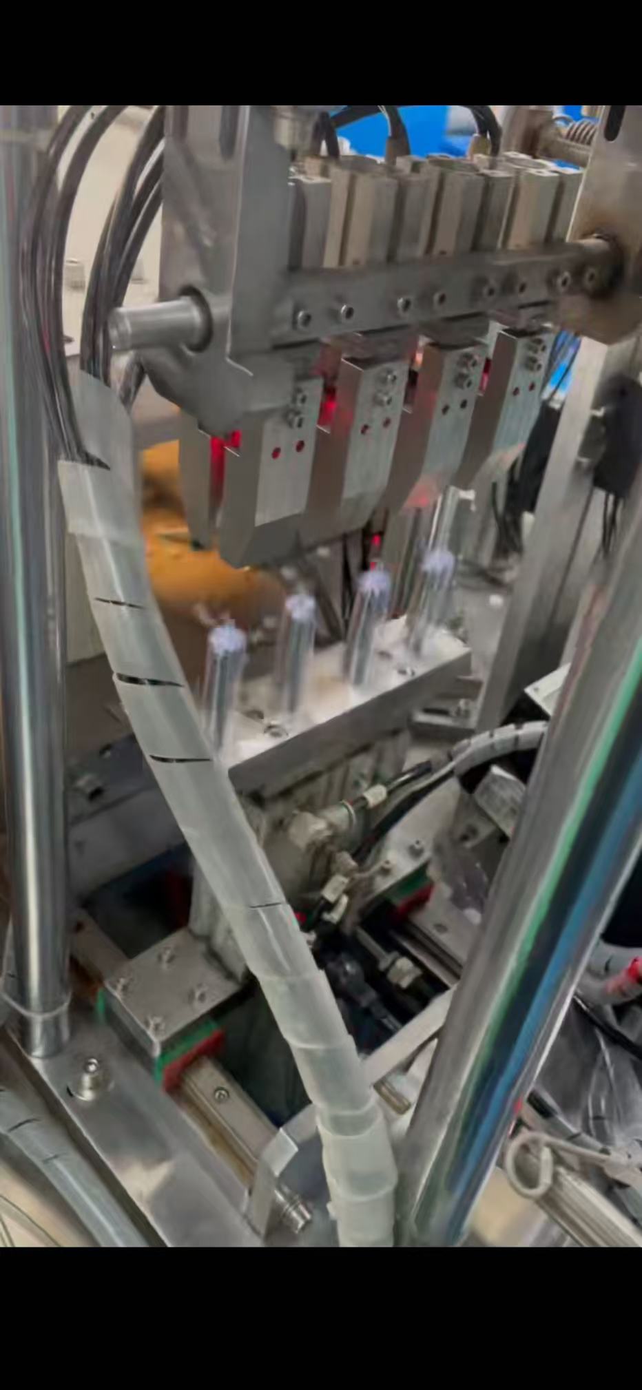 Six-piece infusion set equipment.