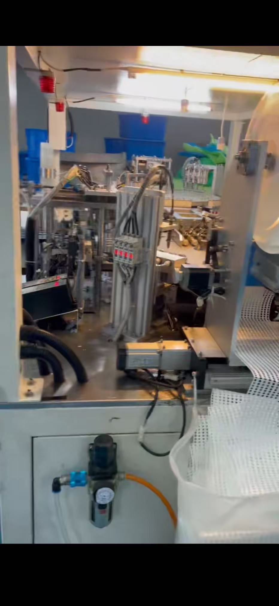 Six-piece infusion set equipment.