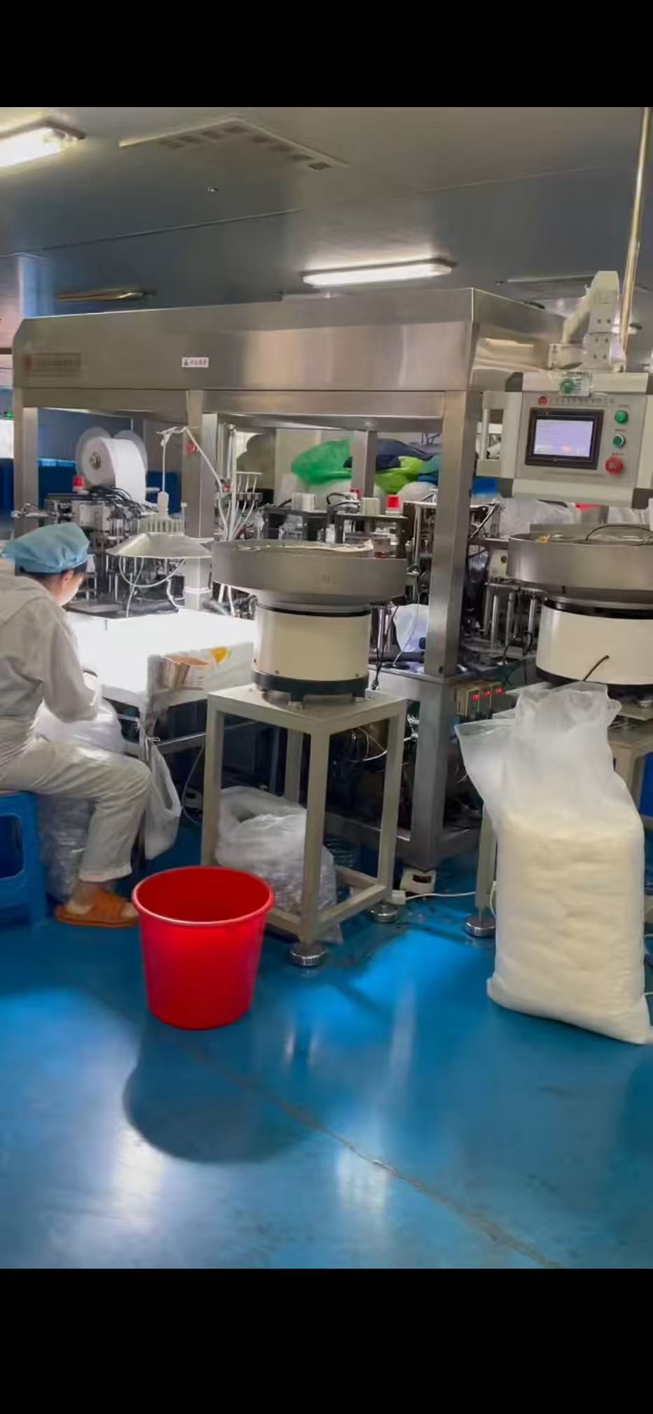 Six-piece infusion set equipment.