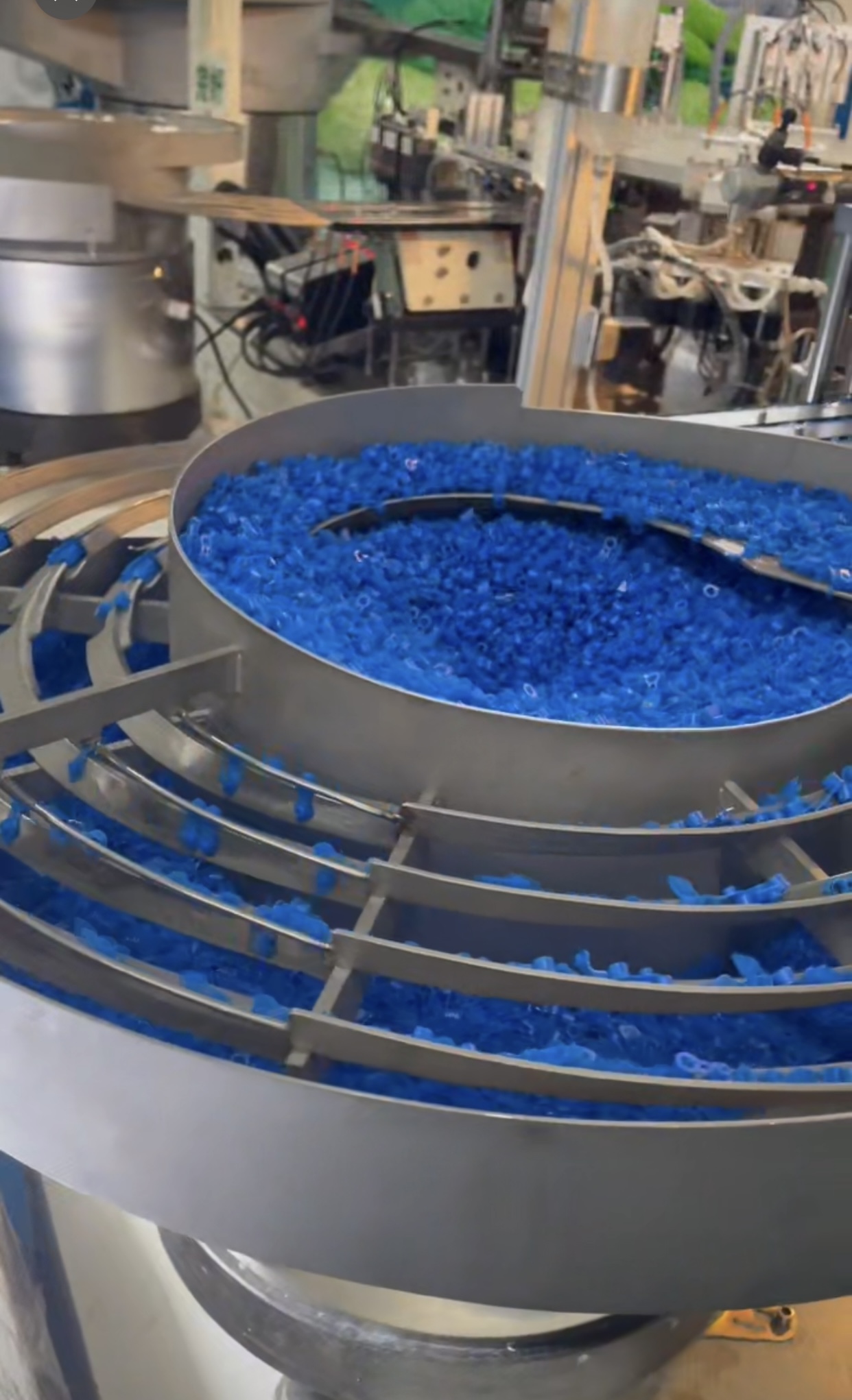 Six-piece infusion set equipment.