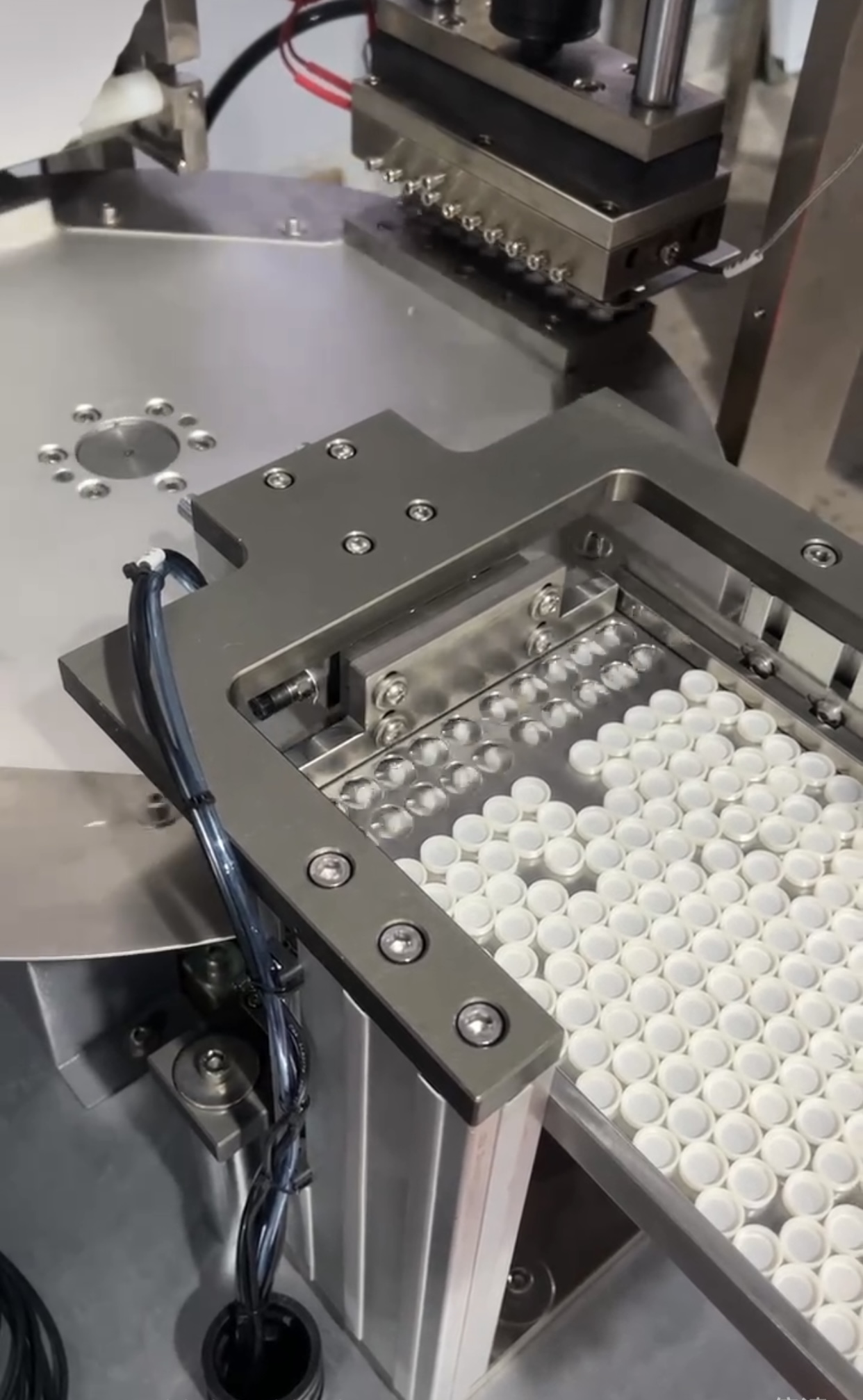 Six-piece infusion set equipment.