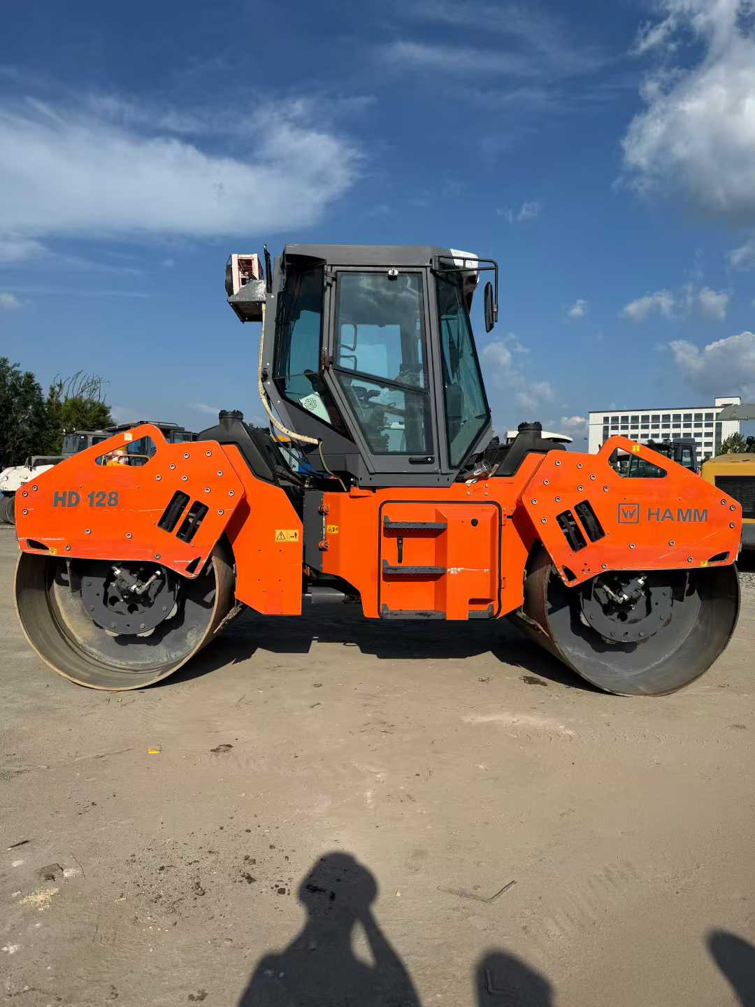 Double steel wheels.