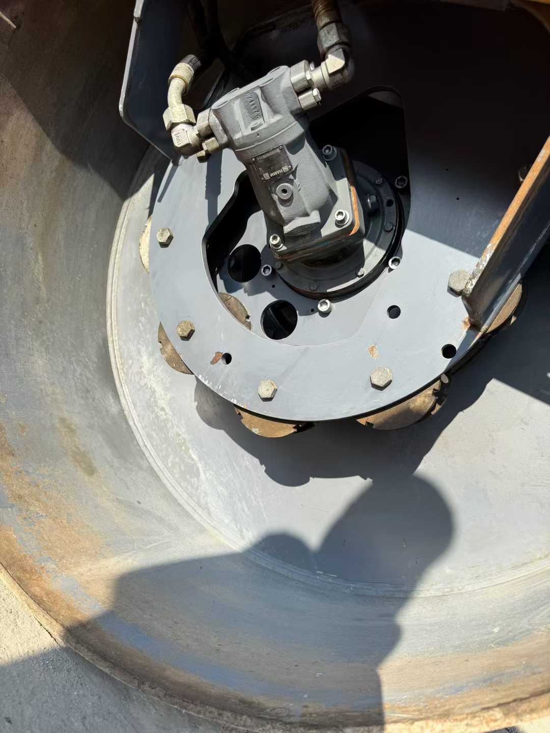 Double steel wheels.