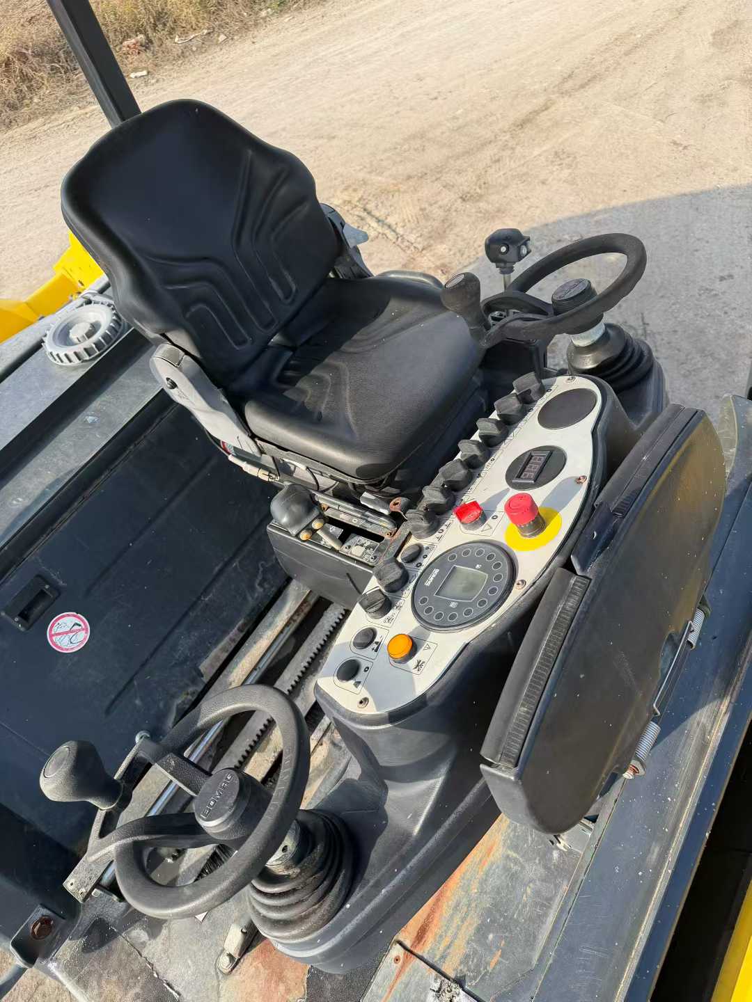 Double steel wheels.