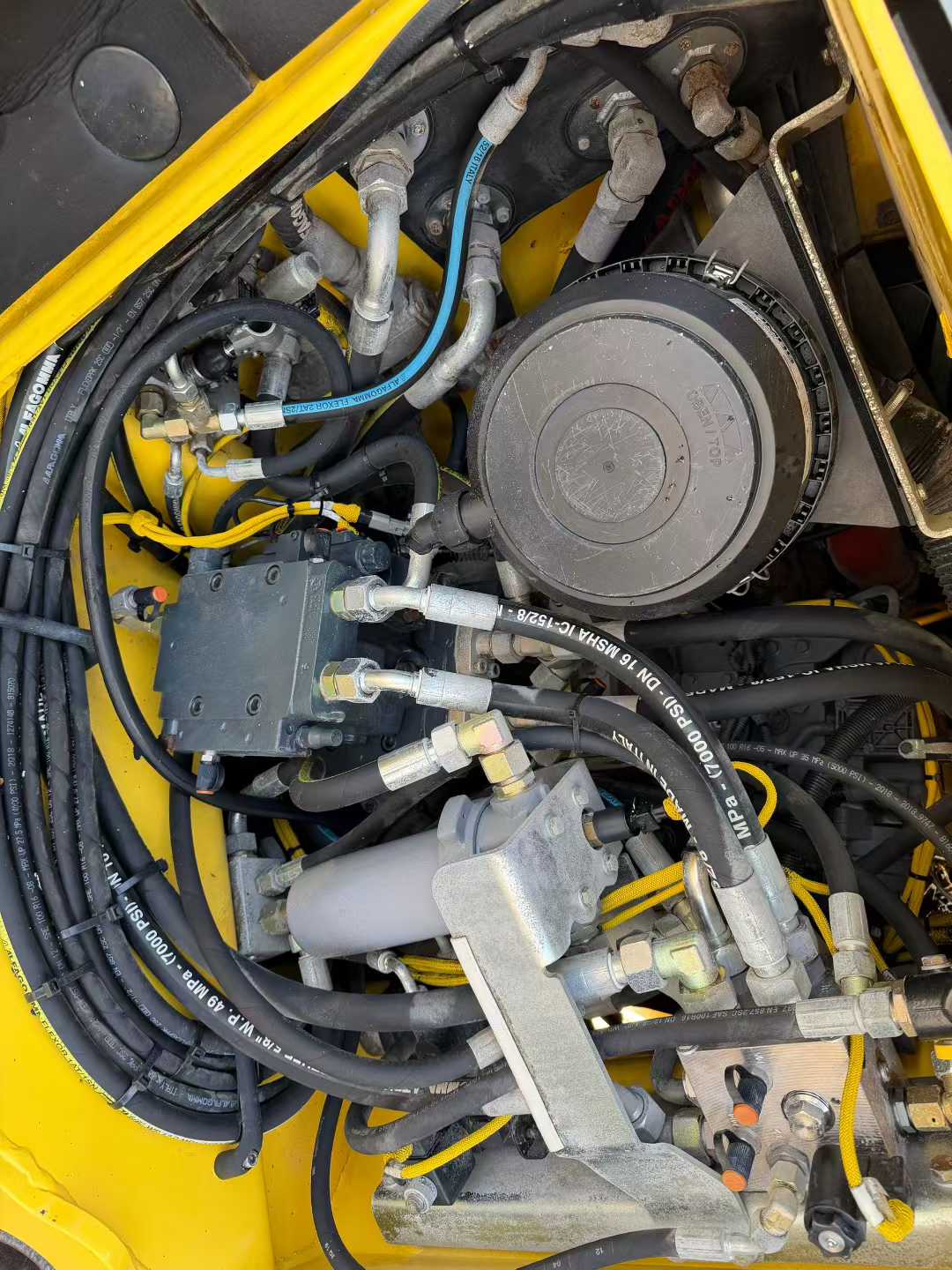 Double steel wheels.