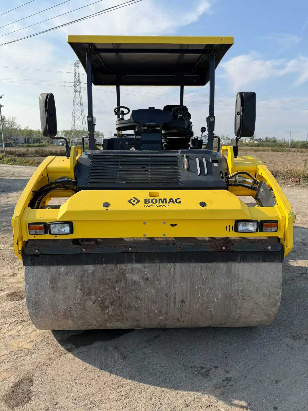 Double steel wheels.