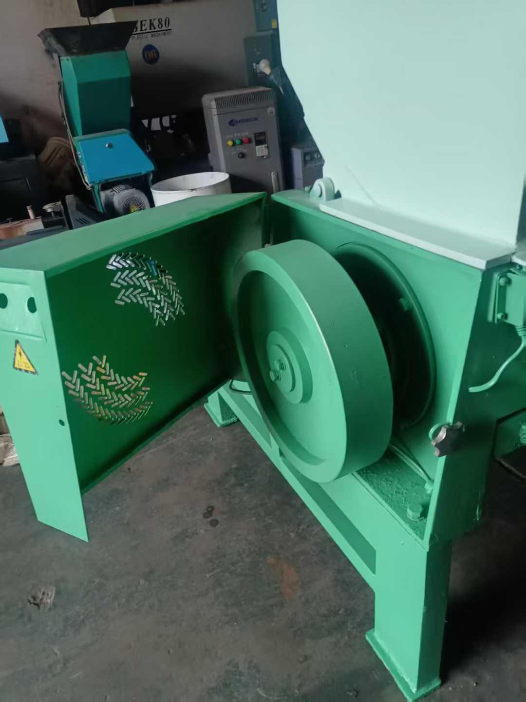 Model 600 High-Power Multi-Blade Silent Crusher
