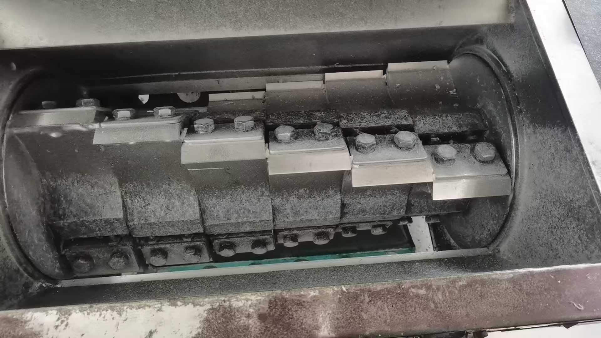 Model 600 High-Power Multi-Blade Silent Crusher