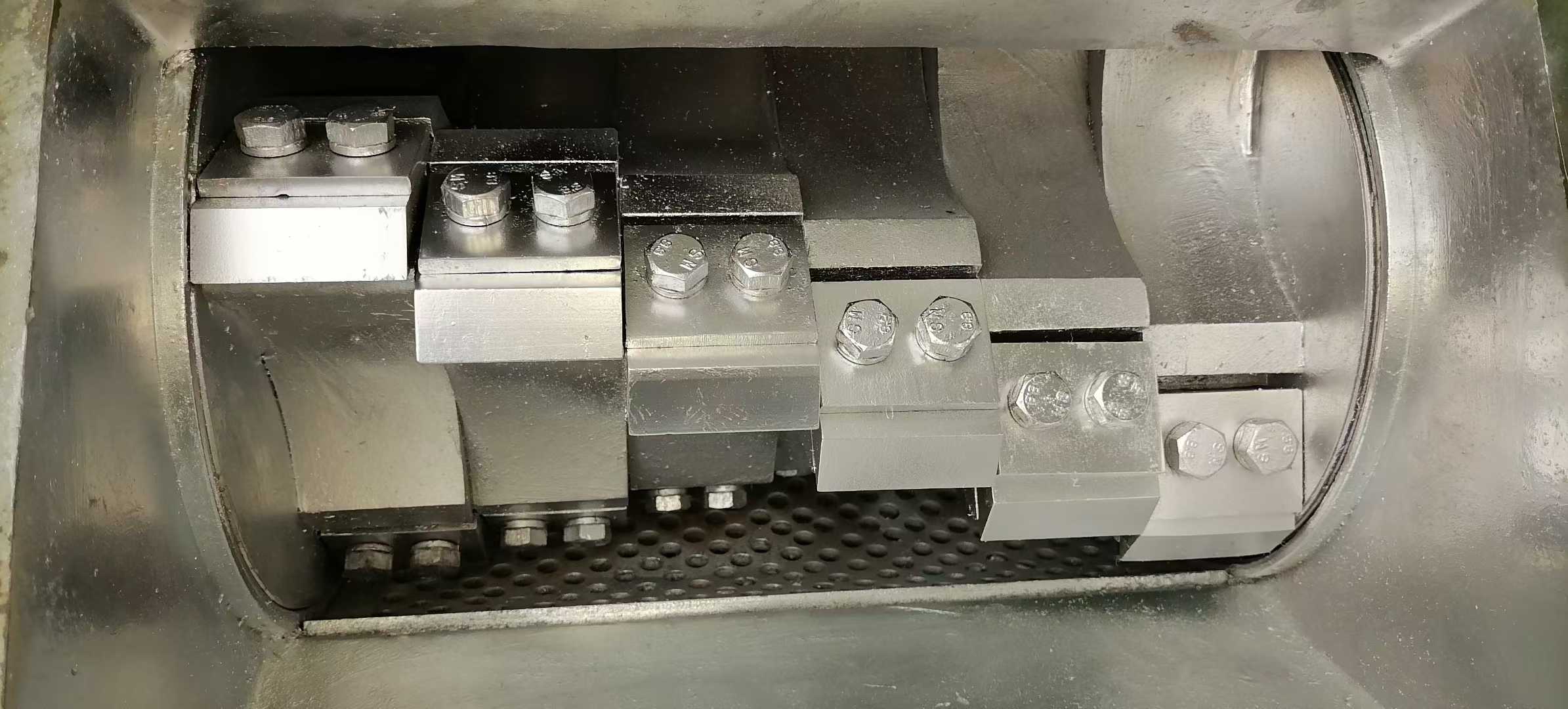 300/400 Strong Silent Crusher