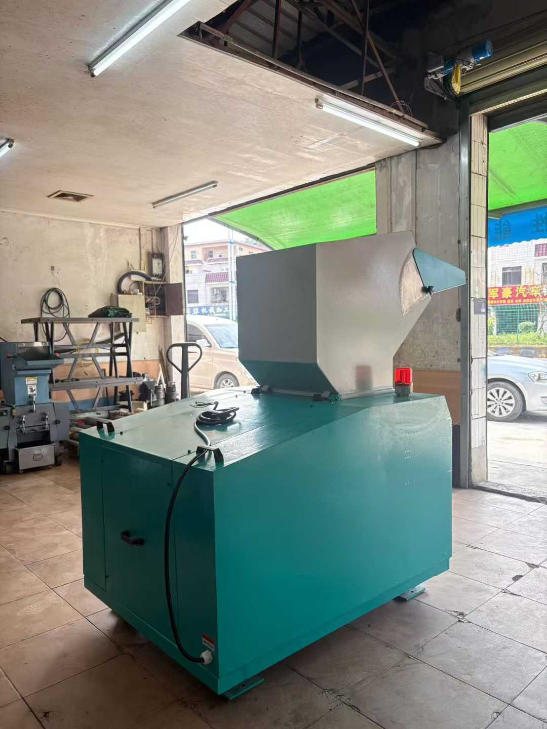 Model 500 High-Power Multi-Blade Silent Crusher