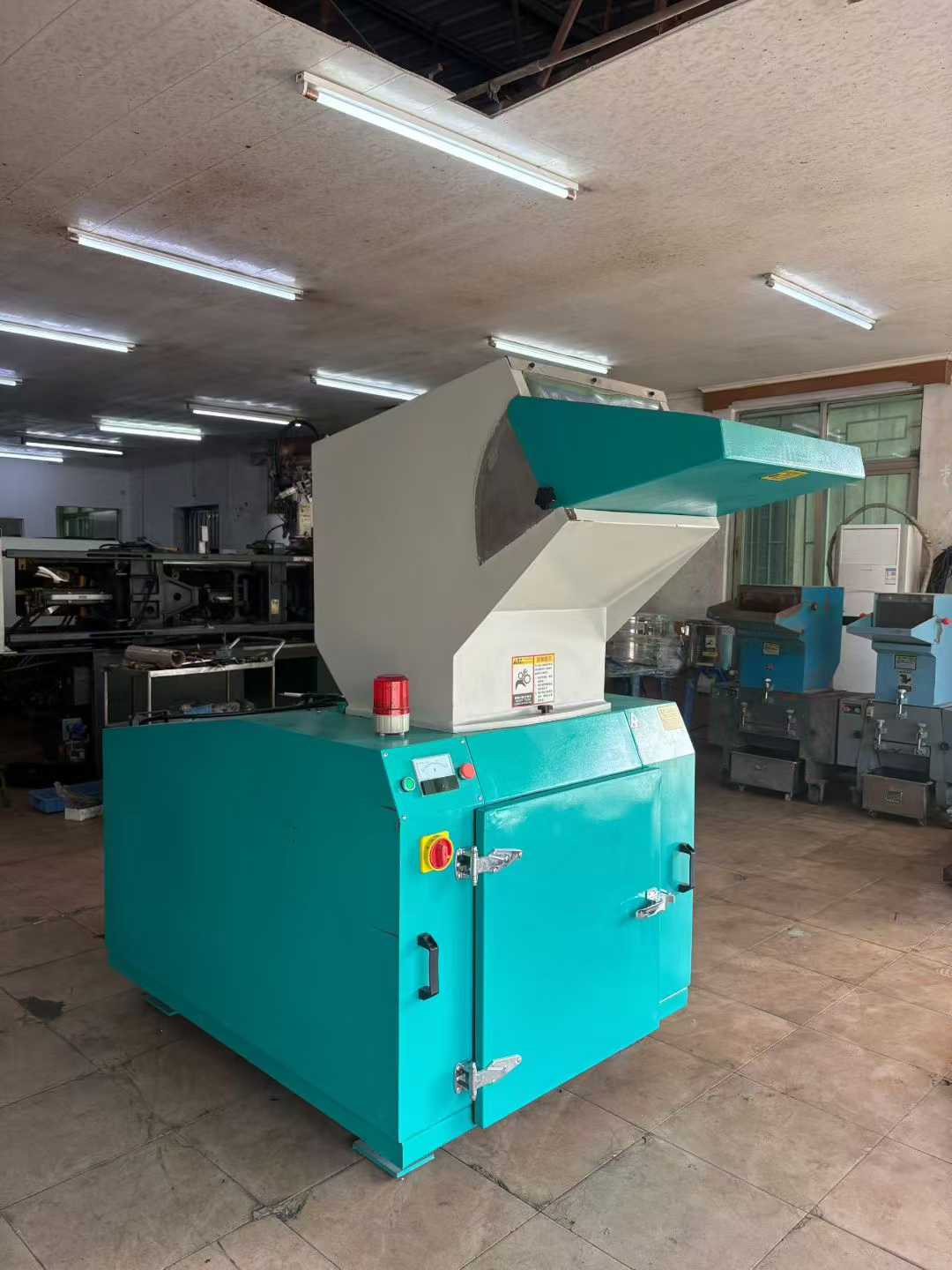 Model 500 High-Power Multi-Blade Silent Crusher