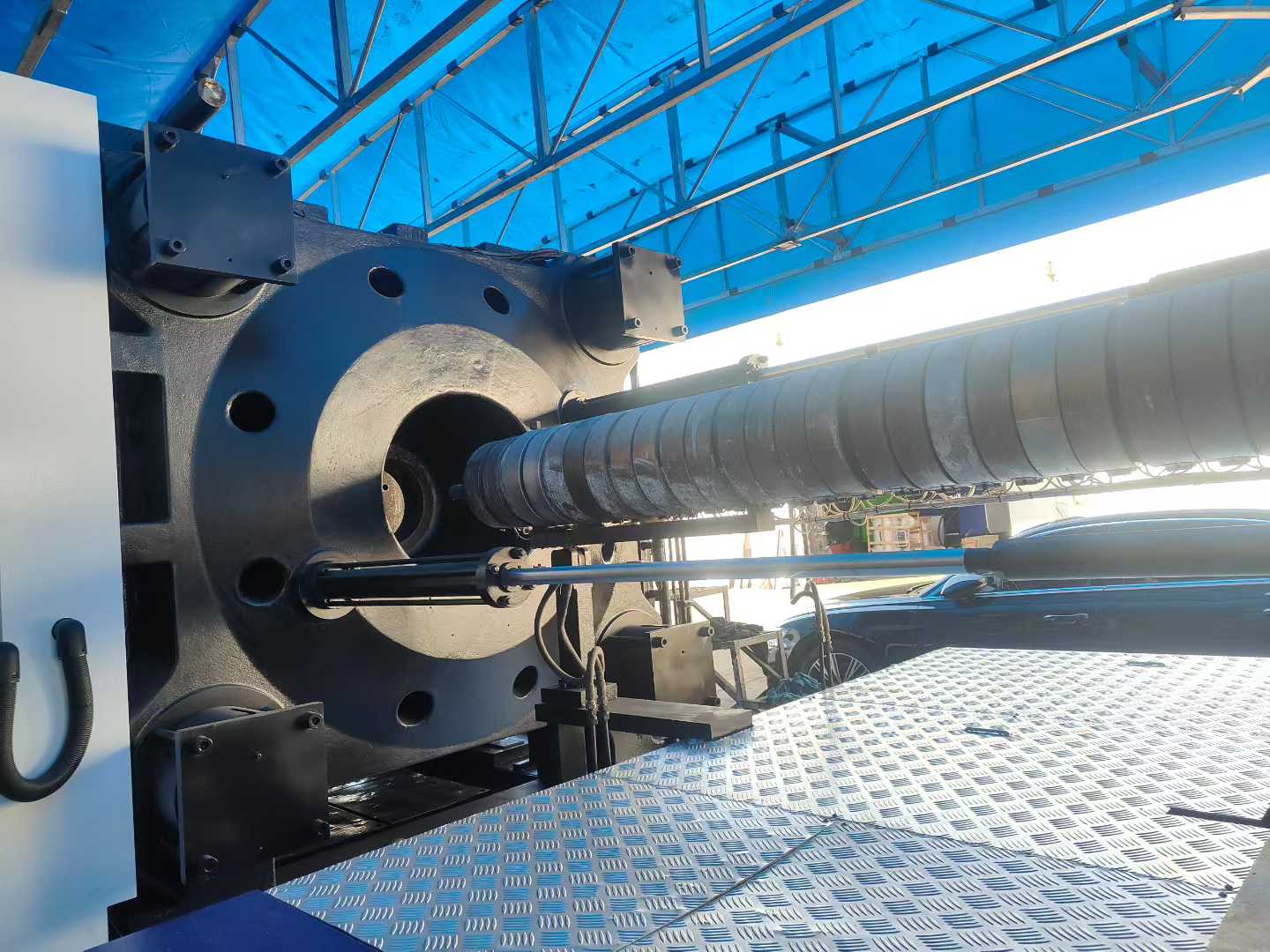 Injection molding machine.