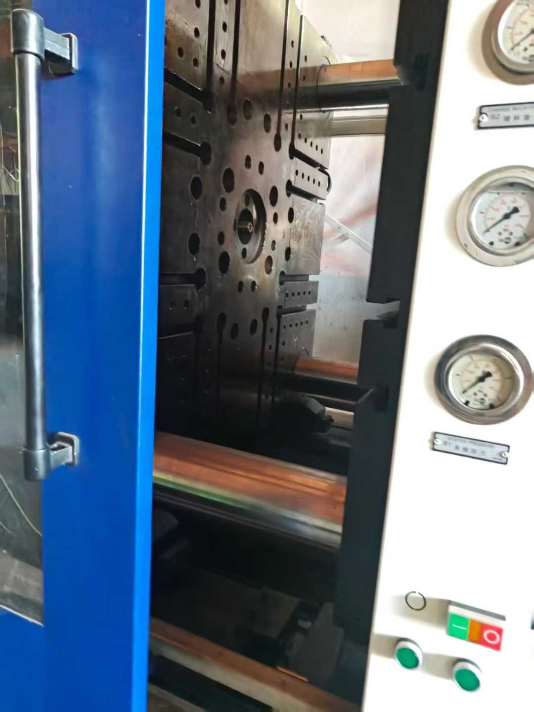 Injection molding machine.