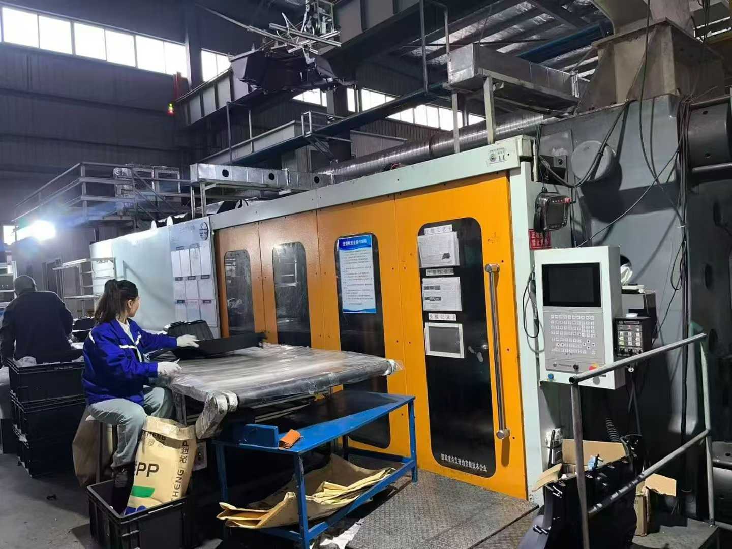 Blow molding machine.