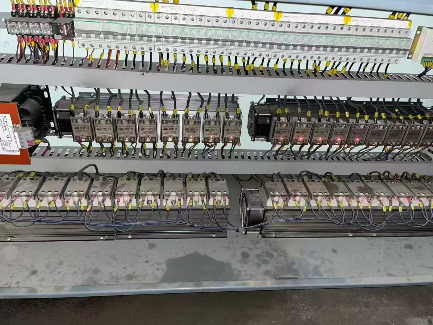 Blow molding machine.