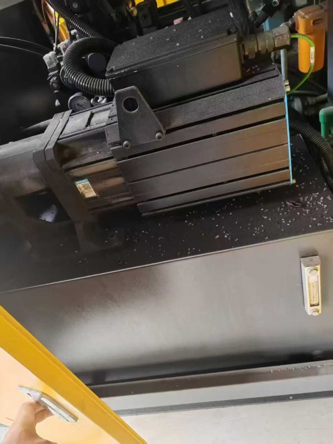 The 5-liter single-station, single-moldhead unit is relatively new.